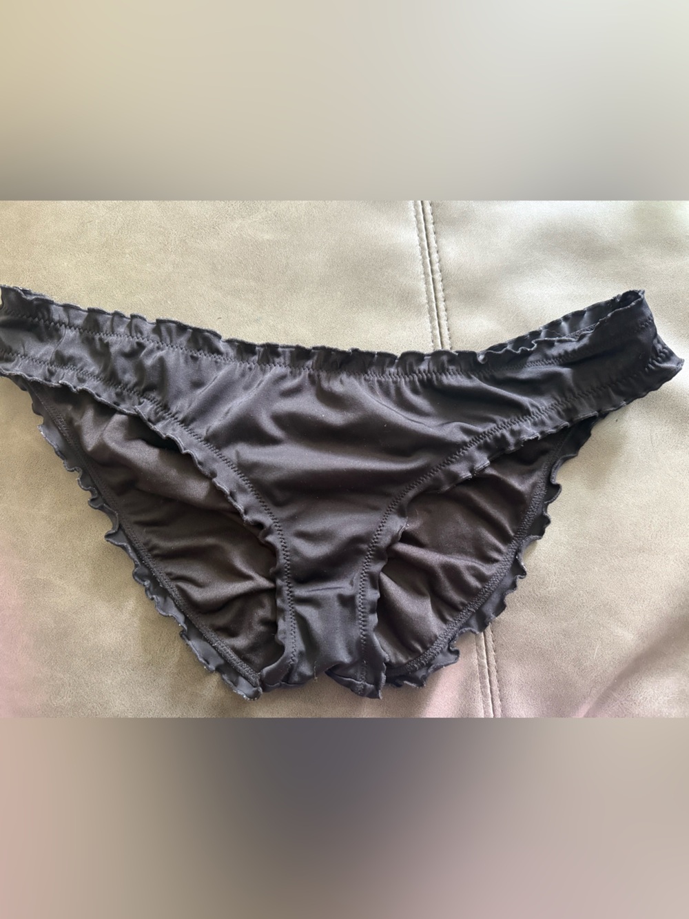 Victoria's Secret ruffle, bathing suit bottoms medium